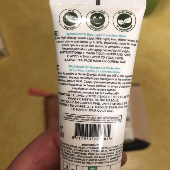 3 Piece Mask Bundle w/Makeup Bag - Picture 6 of 12